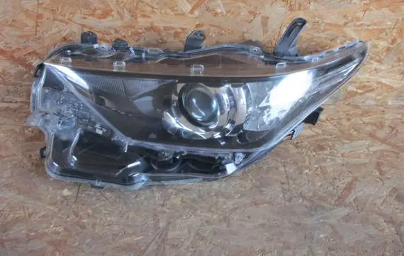 Toyota Auris E210 Headlight/headlamp 8115002K30