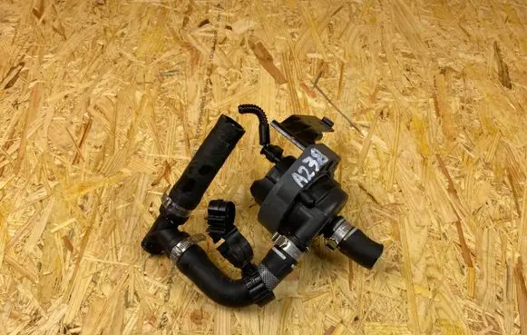 Maserati Ghibli Water pump 670154656