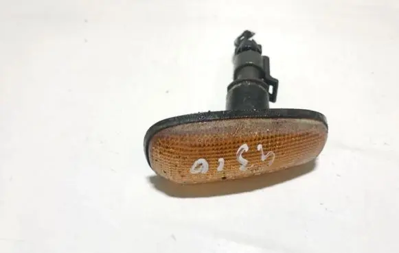 Front fender indicator light