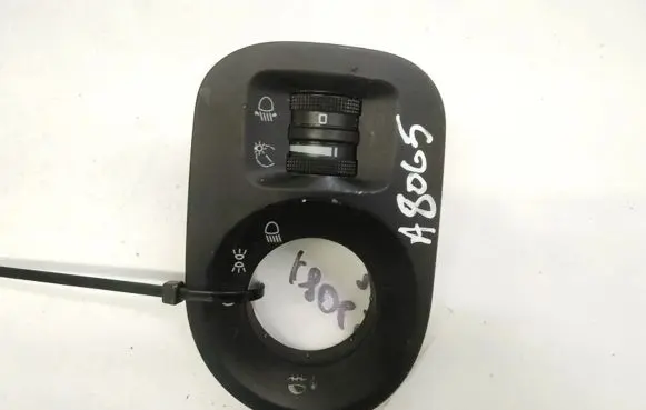 Seat Altea Headlight level height control switch 5P0919094A 04059610