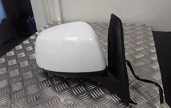 Suzuki SX4 Front door electric wing mirror E4023260