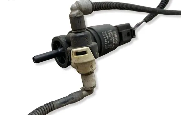 Ford Kuga II Windscreen/windshield washer pump CJ5417664AA 3396797