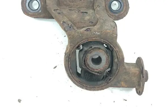 Mazda CX-7 Engine mount bracket