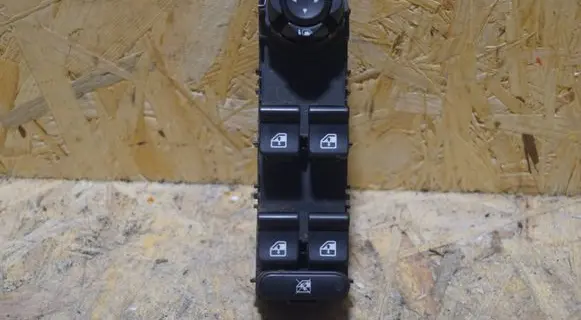 Alfa Romeo Giulietta Electric window control switch