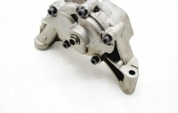 Volkswagen Touran I Oil pump 038115105C