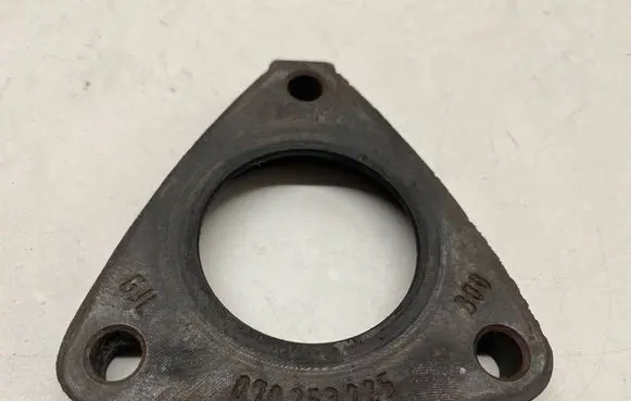 Volkswagen Touareg I Muffler pipe connector clamp 070253225