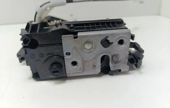 Peugeot 2008 I Rear door lock 9688081080