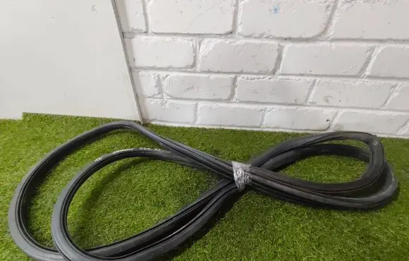 Volkswagen Multivan T5 Rubber seal sliding door (on door) 7H0843791E