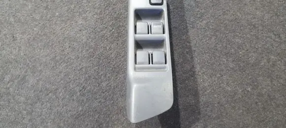 Nissan Primera Electric window control switch