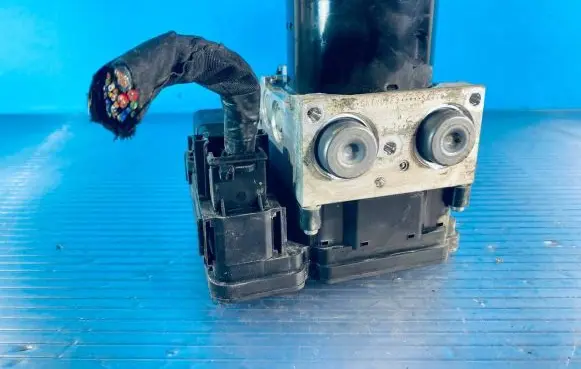 Volvo V70 ABS Pump 30681619 8G9N2C405AC