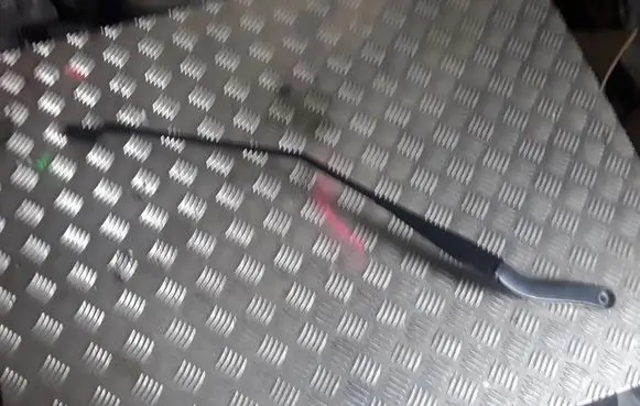 Opel Vivaro Front wiper blade arm 93867988 288860715