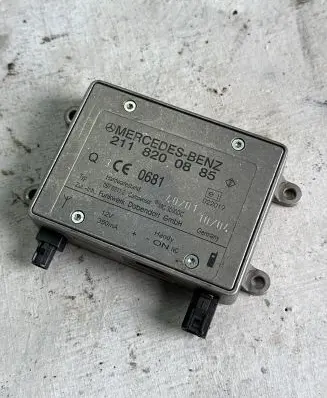Mercedes-Benz E W211 Antenna control unit 2118200885 09702112