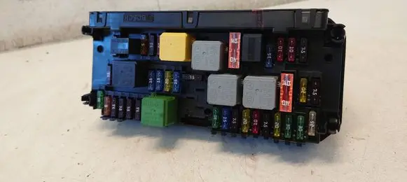 Mercedes-Benz C W204 SAM control unit A2129006824 2129006824 A2129015204