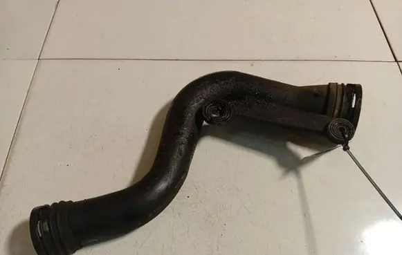 Volkswagen Jetta V Intercooler hose/pipe 1K0145762P