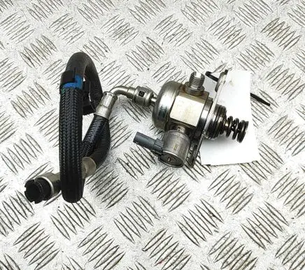 BMW 1 F20 F21 Fuel injection high pressure pump 8605103 7607159
