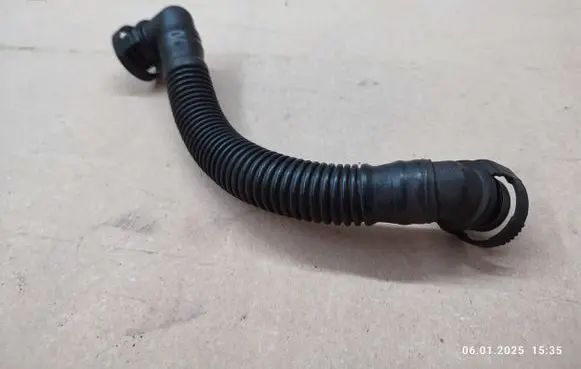 Volkswagen Golf VI Breather hose/pipe 03L103493