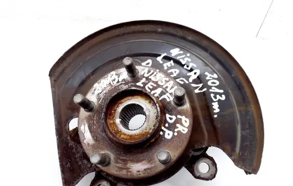 Nissan Leaf I (ZE0) Front wheel hub