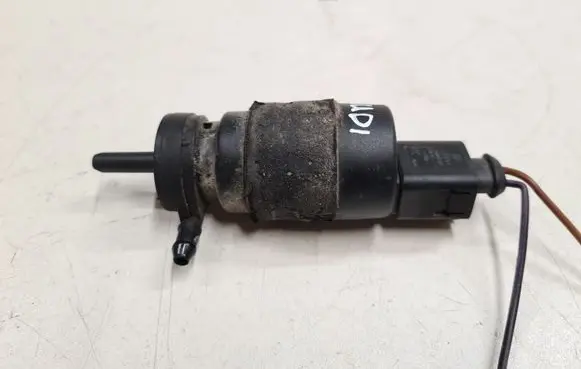 Audi A6 S6 C5 4B Windscreen/windshield washer pump 1J0973722