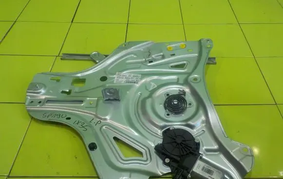 Hyundai ix35 Front door window regulator with motor 813102Y010