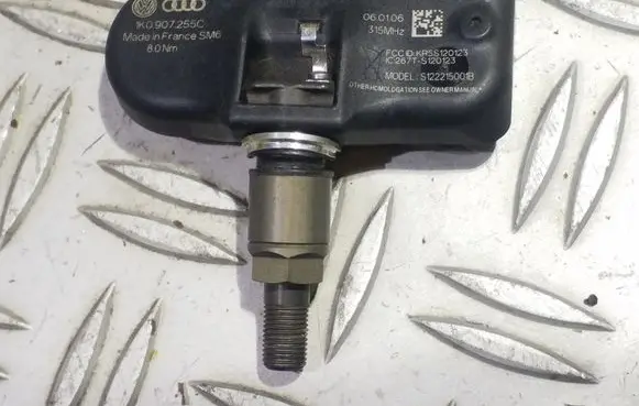 Audi A4 S4 B7 8E 8H Tire pressure sensor 1K0907255C S122215001B L329VW2