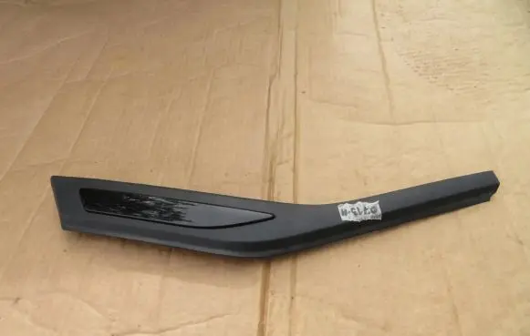 Fender trim (molding)
