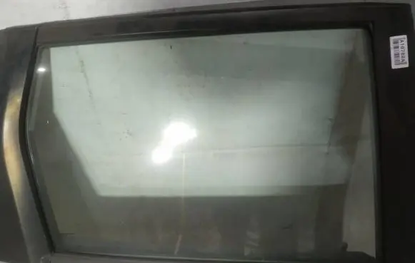 Rear door window glass