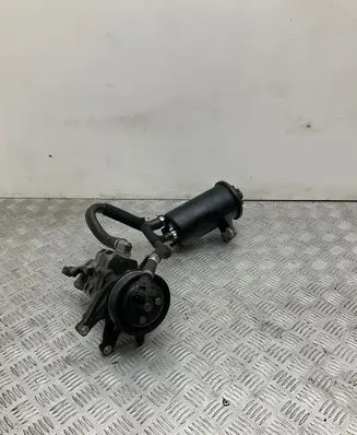 BMW 5 E60 E61 Power steering pump 677683702