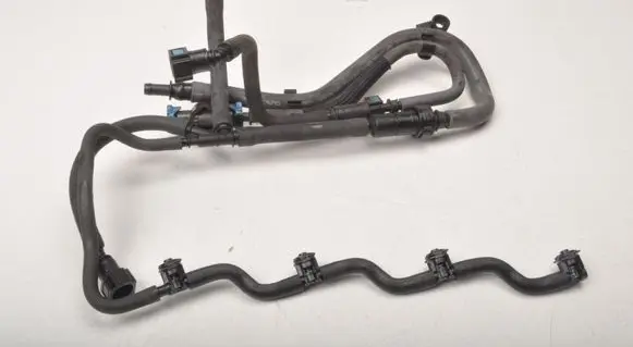 Volvo V70 Fuel injector supply line/pipe 31452337