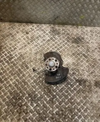 Mercedes-Benz E C207 W207 Front wheel hub 2043320201 A2043320201