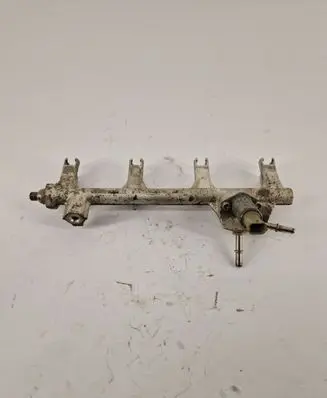 Opel Zafira B Fuel main line pipe 24404015