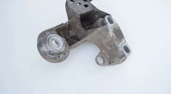 Audi A4 S4 B6 8E 8H Engine mounting bracket 8E0199352F