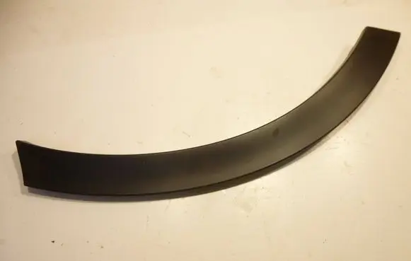 Rear fender molding trim