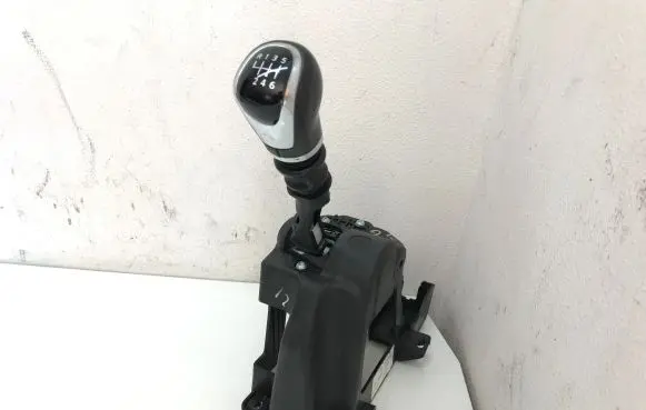 Nissan Pulsar Gear shifter/selector 341013ZV0A 9617610