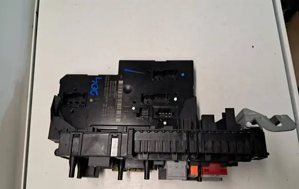 Mercedes-Benz C W204 SAM control unit 2049065402 5DL011022-22