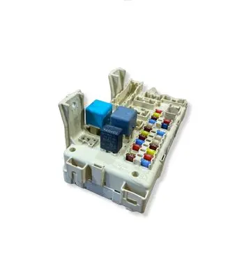 Toyota Avensis T250 Fuse module 82641CA010F 3350403008 04082718421201