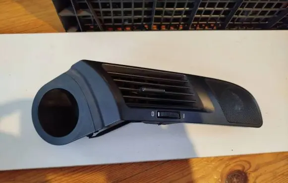 BMW 5 E39 Dashboard side air vent grill/cover trim 8391174