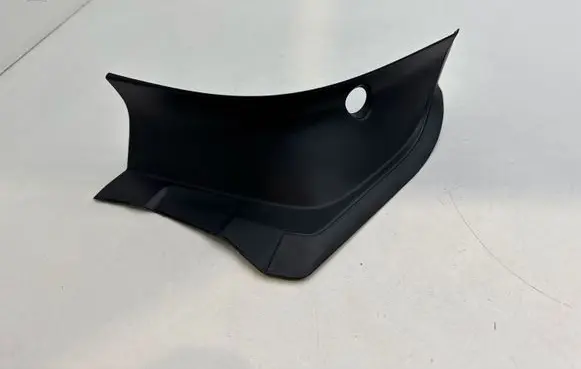 Polestar 2 Rear/tail light trim molding 32228375