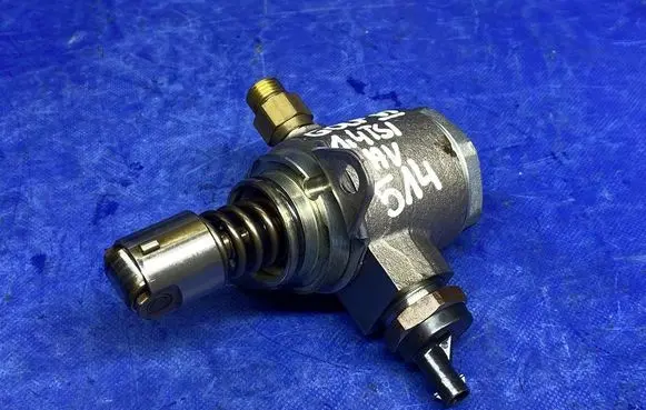 Volkswagen Golf VI Fuel injection high pressure pump 03C026C HFS03431A