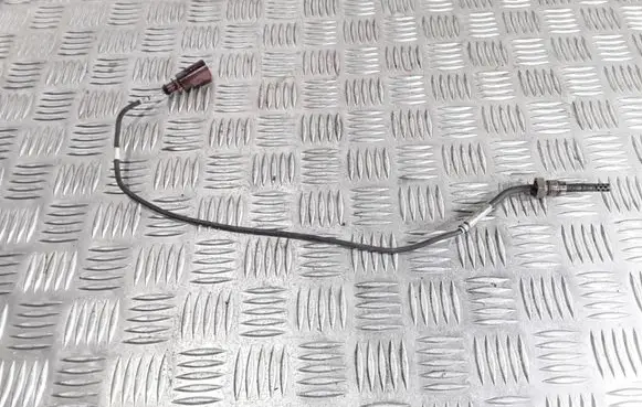 Volkswagen Touareg I Exhaust gas temperature sensor 070906088D