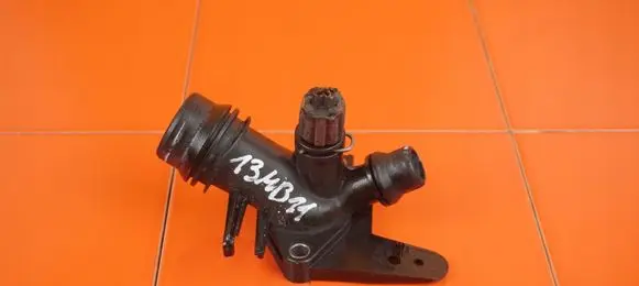 Volvo S80 Thermostat/thermostat housing 30751954 D5244T14