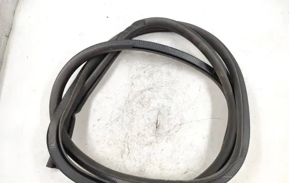Ford Taurus Rubber seal rear door 
