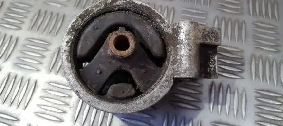 Volvo S40, V40 Engine mount bracket 3318030