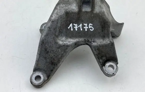 Audi A5 Engine mounting bracket 8W0199307L