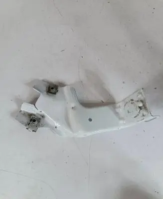 Opel Insignia A Fender mounting bracket