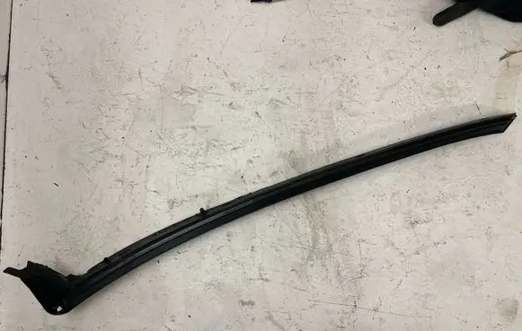 Ford Mustang V Windshield trim AR337602565