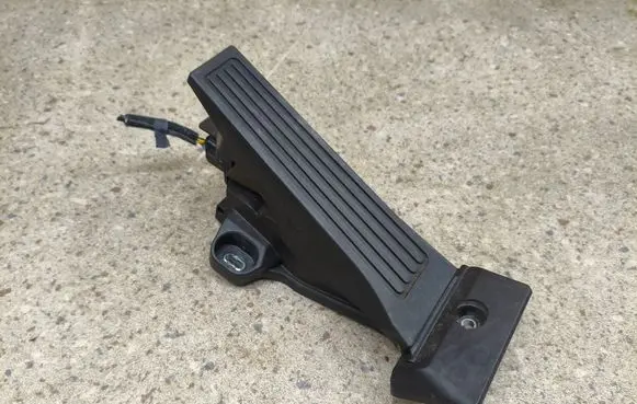 KIA Stinger Accelerator throttle pedal 