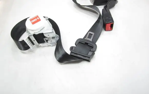Volkswagen Jetta VI Middle seatbelt (rear) 5C6857807M 069602 217VVWD536H00D