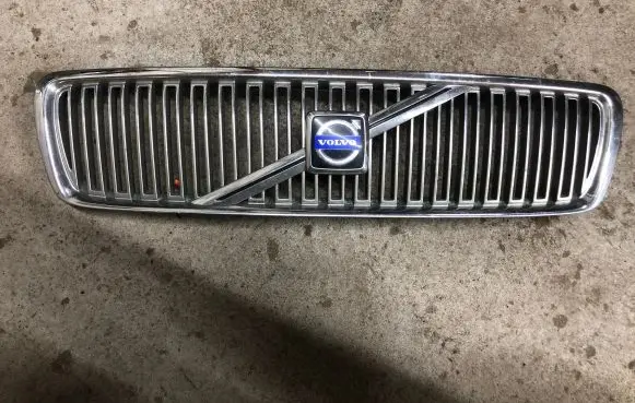 Volvo V70 Front grill 8659875
