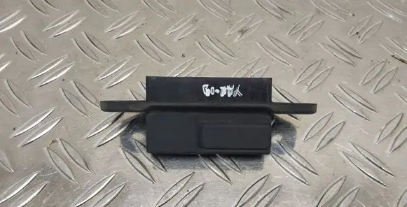 Toyota Yaris Tailgate opening switch 15D184