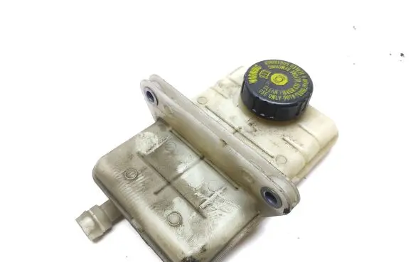 Brake fluid reservoir